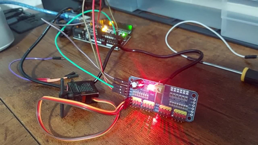 1 Stück PCA9685 Schnittstelle 16 Kanal 12-Bit PWM für Arduino/Raspberry