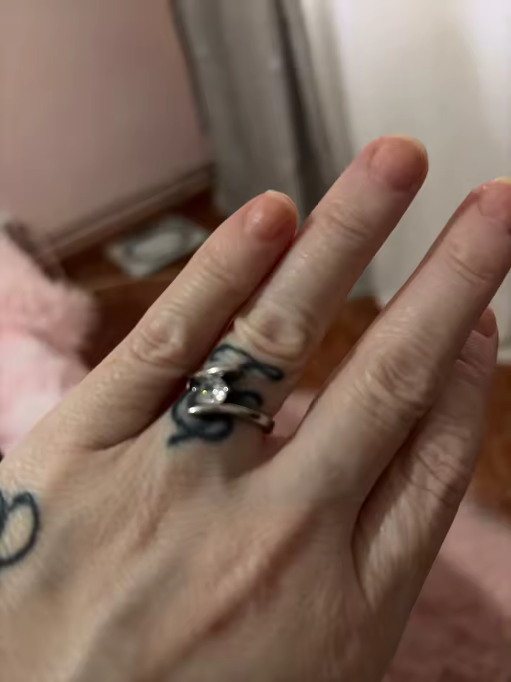 Ring aus 925er-Sterlingsilber, schlicht, großzügiger Zirkon Größe 19,7 mm Ø