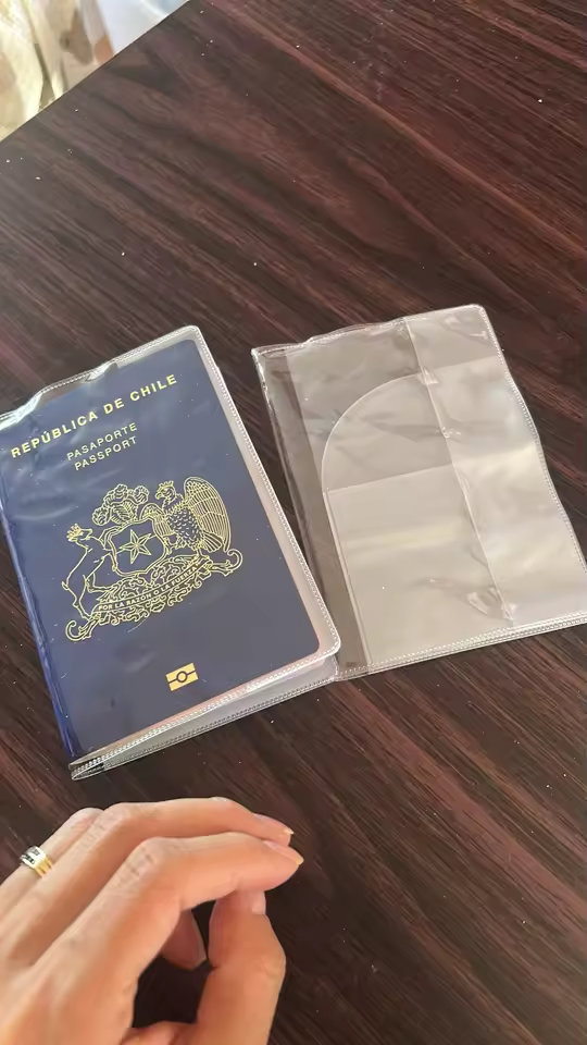 1 x Reisepass-Schutzhülle, transparent, mattiert, PVC-Material, wasserdicht