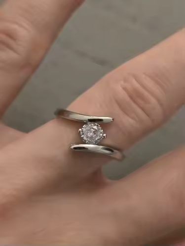 Ring aus 925er-Sterlingsilber, schlicht, großzügiger Zirkon Größe 19,7 mm Ø